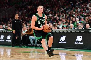 华体会官方资源-进攻尖兵！普理查德18中8&amp;三分13中5砍下22分5板 正负值+18！