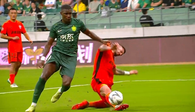 华体会官方资源-媒体人点评：法比奥进球与阿森纳对曼联角球战术相似，中超罕见未判犯规