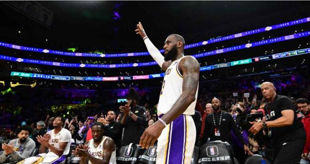 华体会体育直播-盘点新赛季潜在里程碑：詹姆斯5万分 库里4000三分